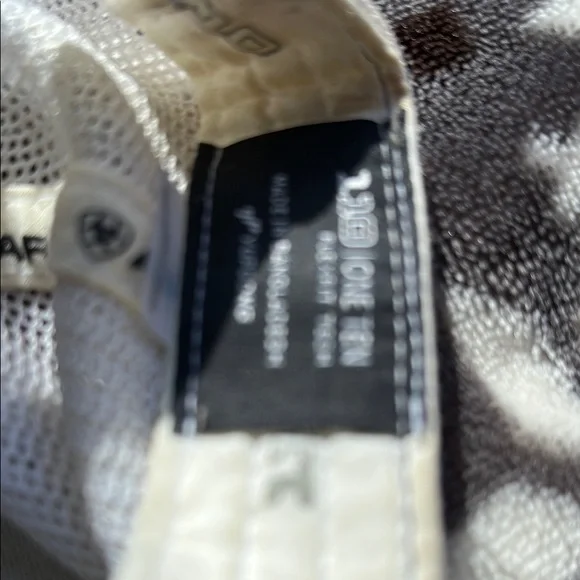 Ariat Gray and White Hat with Textured Design - Picture 4 of 6